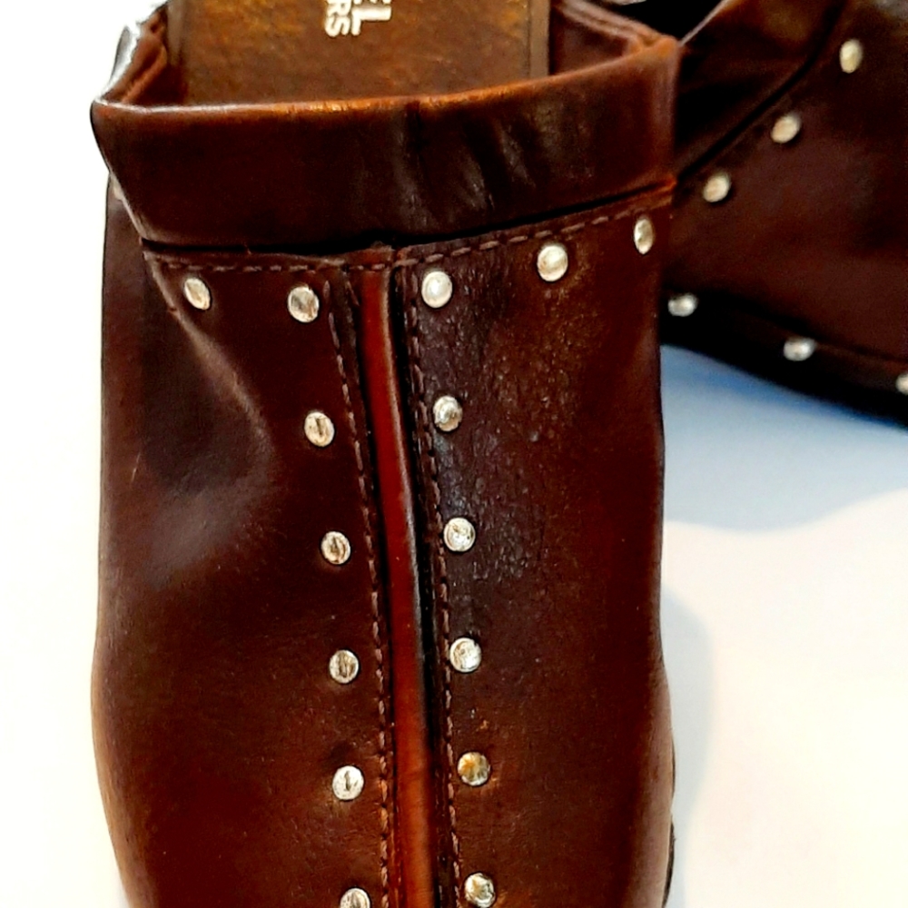 Michael Korea Leather Clogs